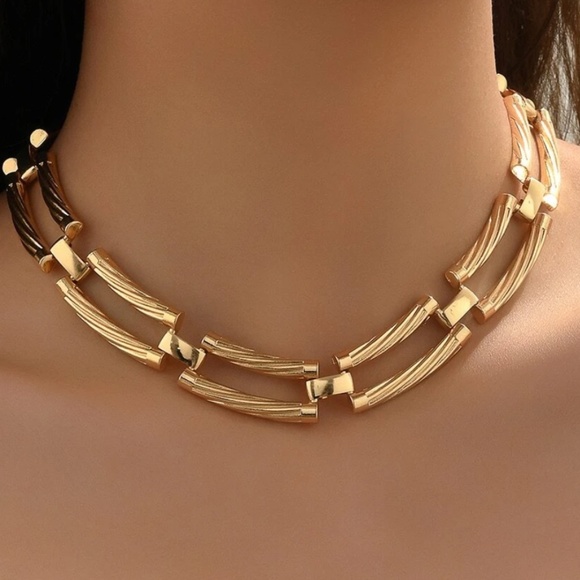 Luxe Gold Tone Minimalist Statement Necklace - Picture 2 of 4
